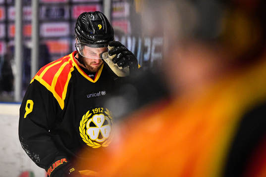 Brynäs Niclas Andersén har ont