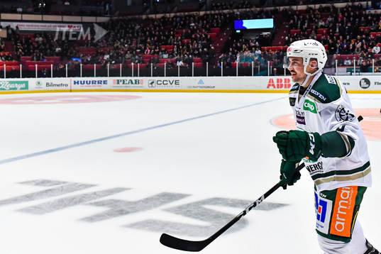 Färjestads Jens Westin jublar