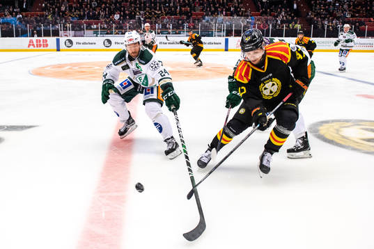 Färjestads Jonathon Blum och Brynäs Eric Norin