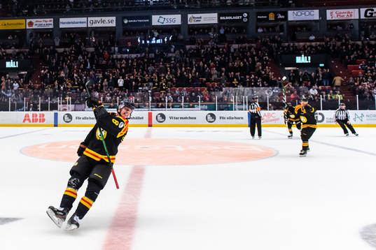 Brynäs Victor Söderström jublar