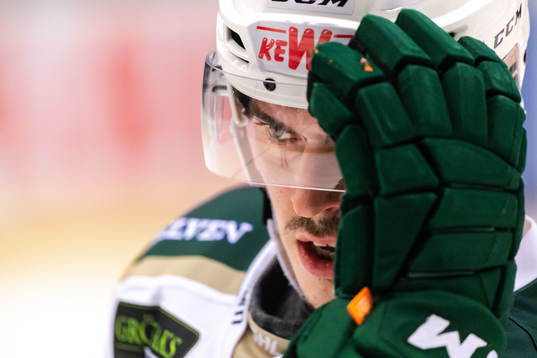 Färjestads Sebastian Erixon deppar