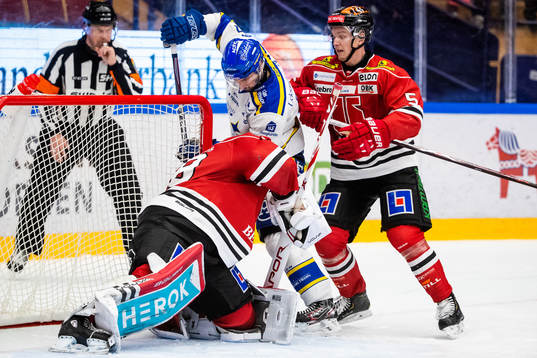 Leksands Daniel Olsson Trkulja oroar framför Örebros