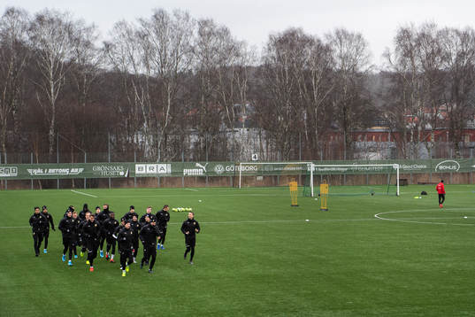 Laget värmer upp