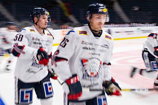 Linköpings Robin Johansson och Hampus Larsson värmer upp
