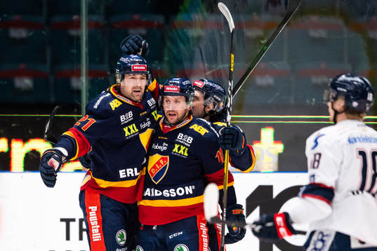 Djurgårdens Patrik Berglund och Niclas Bergfors jublar
