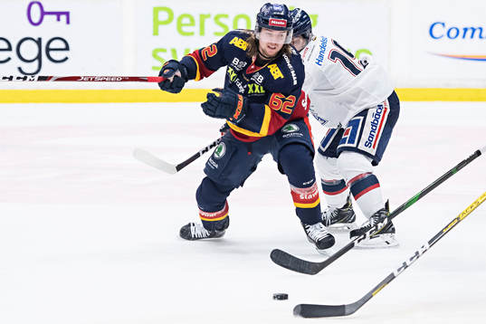Djurgårdens Manuel Ågren mot Linköpings Joe Whitney