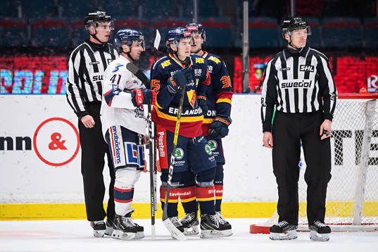 Linköpings Broc Little och Djurgårdens Michael Haga