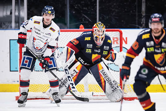 Linköpings Broc Little och Djurgårdens målvakt Niklas
