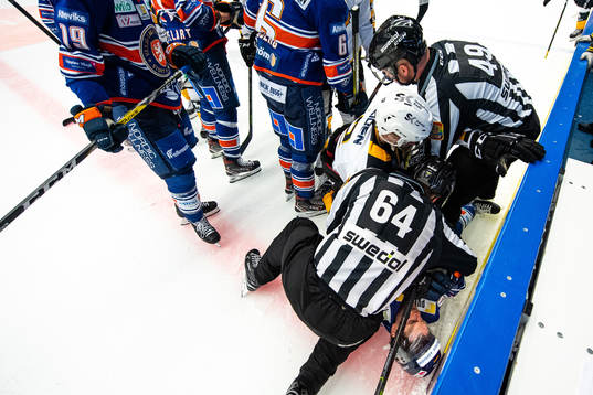 Bråk mellan Växjös Brendan Shinnimin och Skellefteås