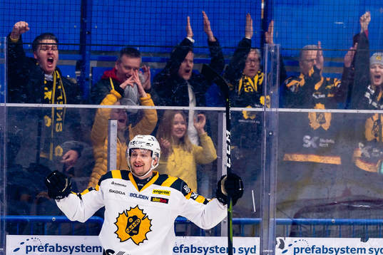 Skellefteås Adam Pettersson jublar