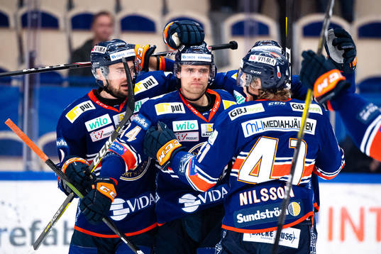 Växjös Emil Pettersson jublar