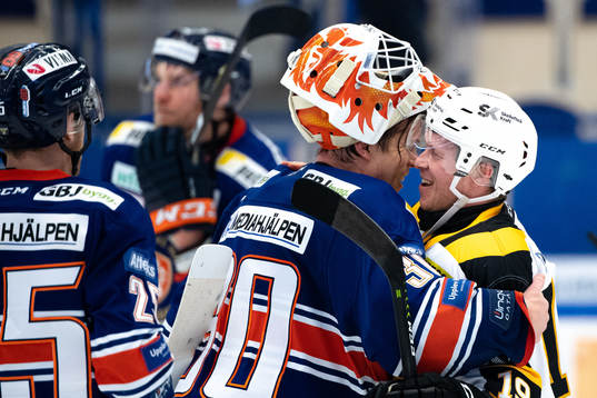 Växjös målvakt Viktor Fasth och Skellefteås Tuomas