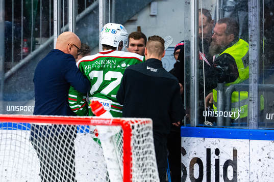 Rögles Daniel Zaar lämnar isen