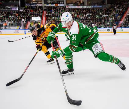 Rögles Adam Edström och Luleås Jonas Berglund