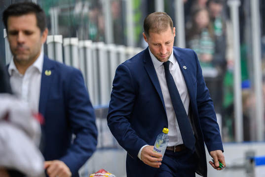 Rögles tränare Cam Abbott deppar