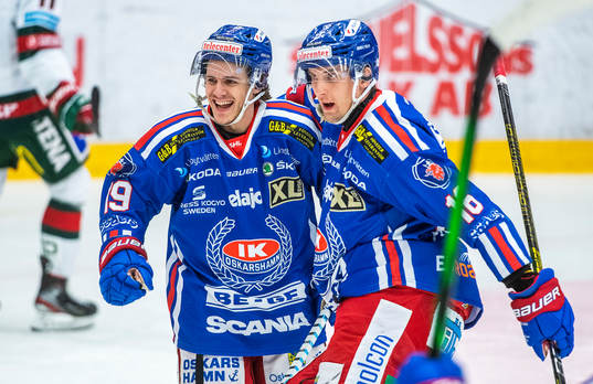 Oskarshamns Tyler Kelleher jublar med Arsi Piispanen