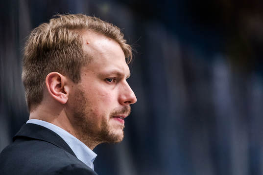 s assisterande tränare Emil Alengård