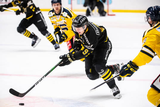 s +ai9+under ishockeymatchen i Hockeyallsvenskan mellan AIK