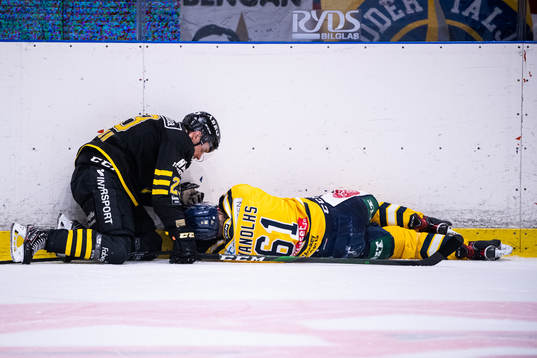 Södertäljes Martin Janolhs har ont
