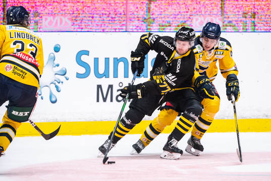 s Cody Bradley och Södertäljes Emil Lind