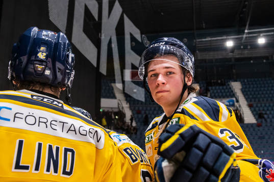 Södertäljes Måns Lindbäck jublar