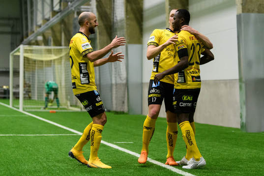 Elfsborgs Prince Isaac-Kouame kramas om av Elfsborgs Robert