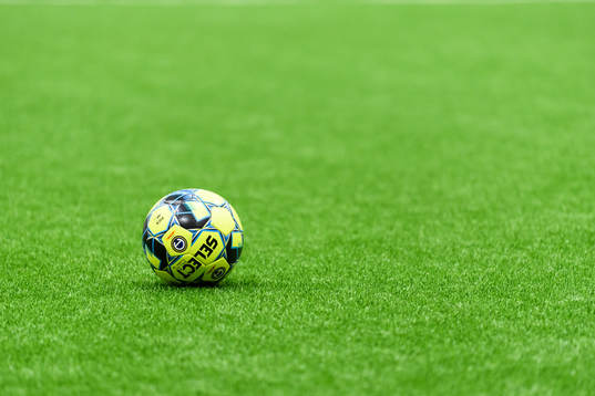 Select matchboll på konstgräset