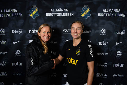 Anne Mäkinen, sportchef, och Jenny Danielsson, nyförvärv