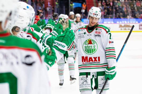Rögles Dominik Bokk jublar