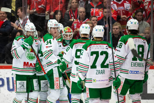 Rögles spelare jublar