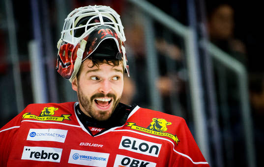 Örebros målvakt Dominik Furch deppar