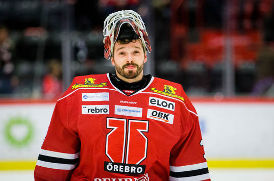 Örebros målvakt Dominik Furch deppar