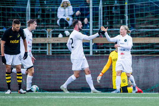 Karlstads Rasmus Gerhardsson Arvidsson (h) jublar