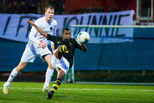 s Noah Tesfai med en målchans