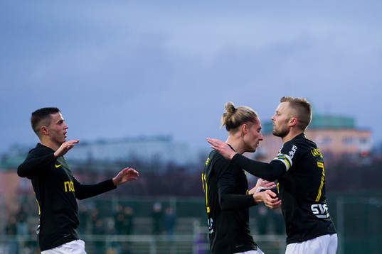 s Felix Michel (m) jublar med Jasir Asani (v) och Sebastian