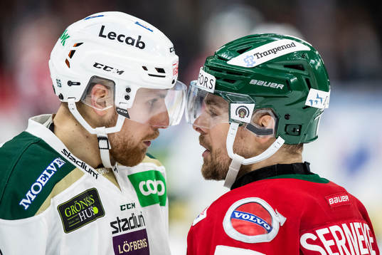 Färjestads Vojtech Mozik och Frölundas Mats Rosseli Olsen