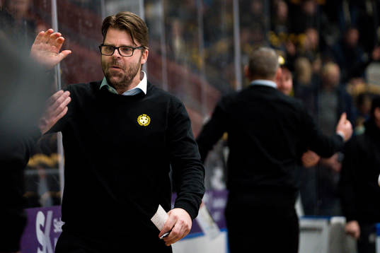 Brynäs tränare Ove Molin jublar