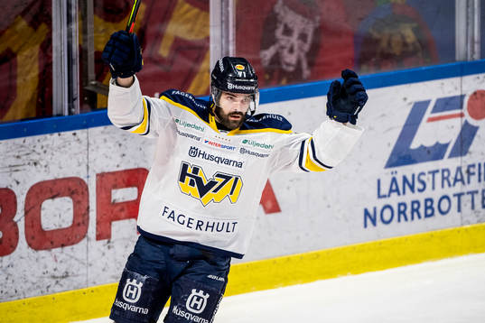 s Linus Fröberg jublar