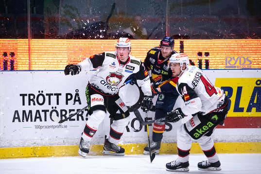 Malmö Redhawks Marcus Björk och Jesper Jensen Aabo i en