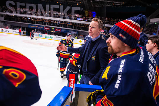 Djurgårdens tränare Robert Ohlsson reagerar på domslut
