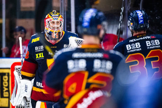 Djurgårdens målvakt Niklas Svedberg jublar