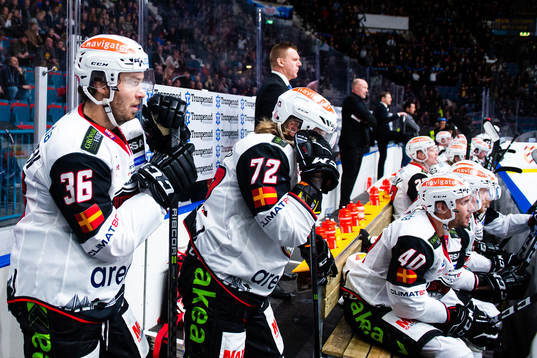 Malmö Redhawks Matias Myttynen och Nicolai Meyer deppar i