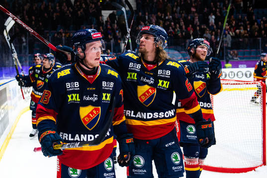 Djurgårdens  Kalle Östman och Manuel Ågren jublar