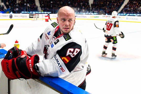 Malmö Redhawks målvakt Oscar Alsenfelt har ont