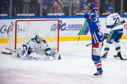 Leksands målvakt Janne Juvonen deppar