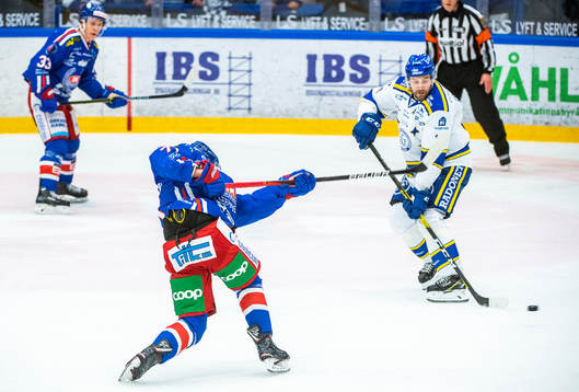 Oskarshamns Filip Sveningsson skjuter in 2-0