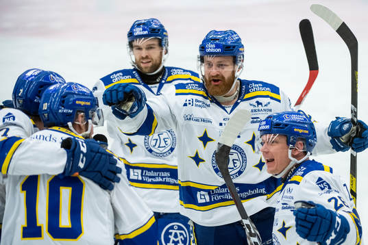 Leksands Johan Fransson jublar med lagkamrater