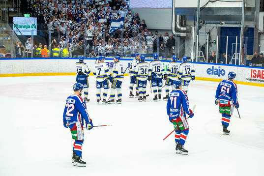 Oskarshamns spelare deppar medan Leksands spelare jublar