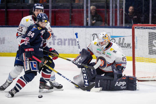 Linköpings Jimmy Andersson mot Växjös Miika Koivisto och