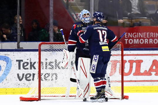 Linköpings målvakt Jonas Gustavsson och Sebastian Karlsson